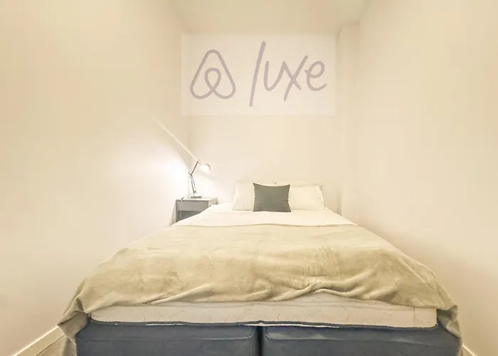 Modern King Bed Fast Wifi Relax