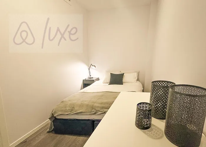 Modern King Bed Fast Wifi Relax